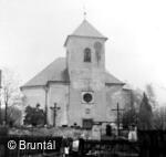 Farní kostel sv. Michaela s areálem